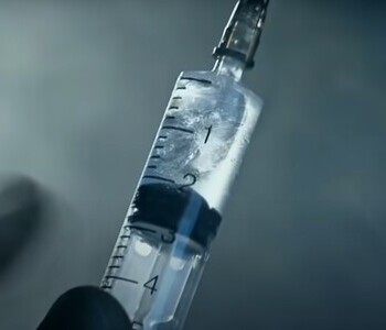 Лечение зависимости от тропикамида в Буе Шприц с жидкостью